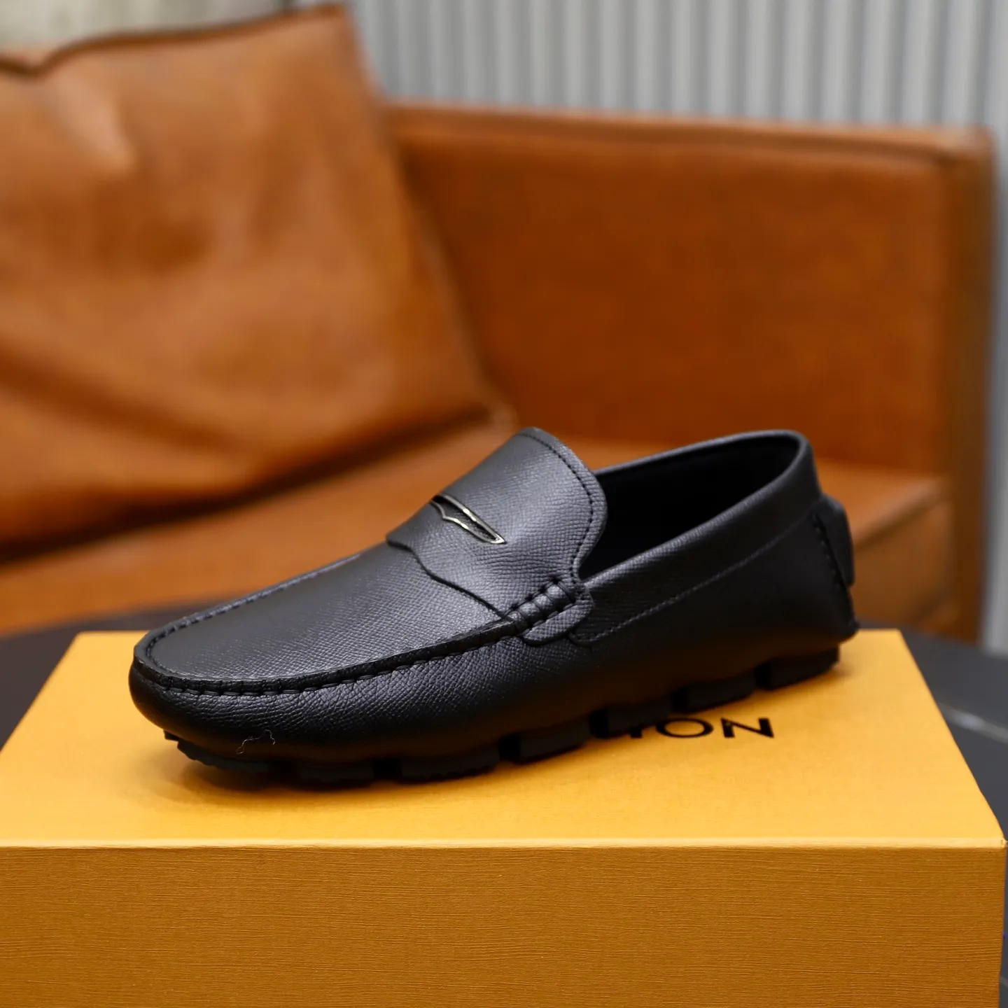 Ex-factory price: 480💰【LV】Louis Vuitton ⚠️High-end men’s driving and pedal series ⚠️38-44 (customized for 45) ⚠️All original cowhide leather! Thick and soft! Made entirely of calfskin lining! Rubber sheet anti-slip beanie sole! Three-dimensional package technology! Fashionable and classic! Handicrafts! Original high quality! Feel free to compare!